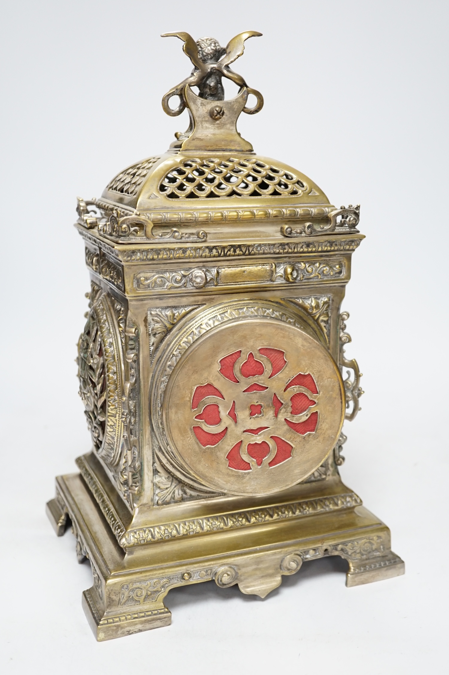 An early 20th century French brass cased mantel clock, 35cm